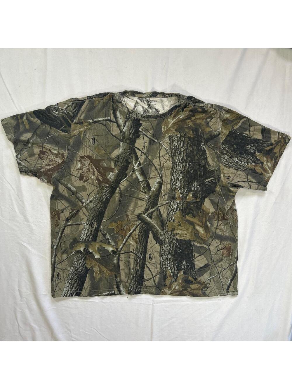 Realtree Men's Green and Brown Tshirt